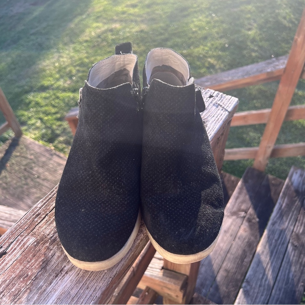 White mountain sneaker boots!